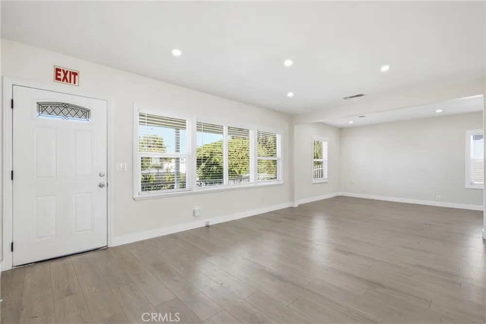 8302 Webb Sun Valley, CA 91352
