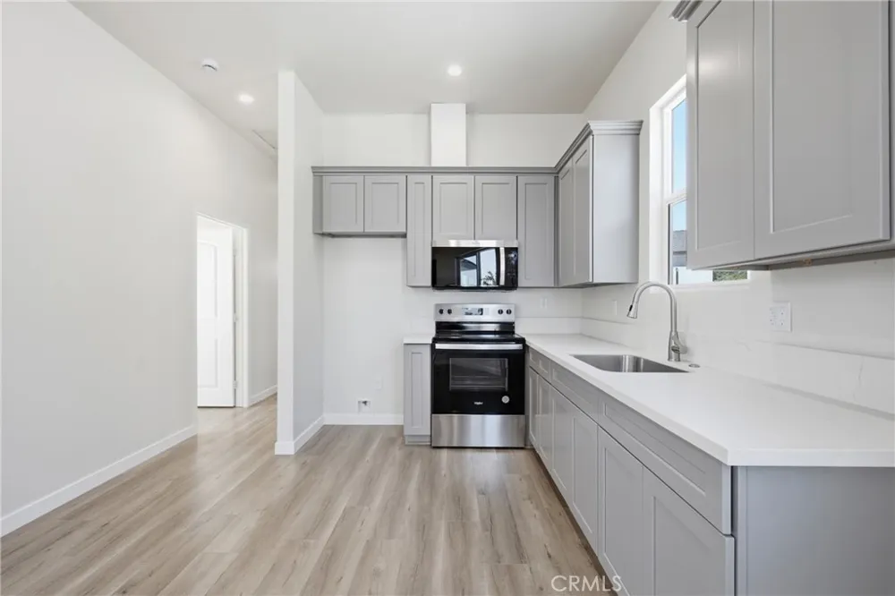 8302 Webb Sun Valley, CA 91352