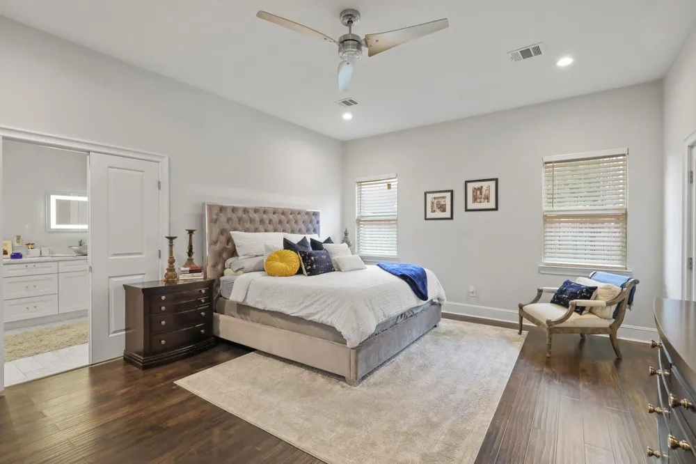 913 Eleanor Street Houston, TX 77009