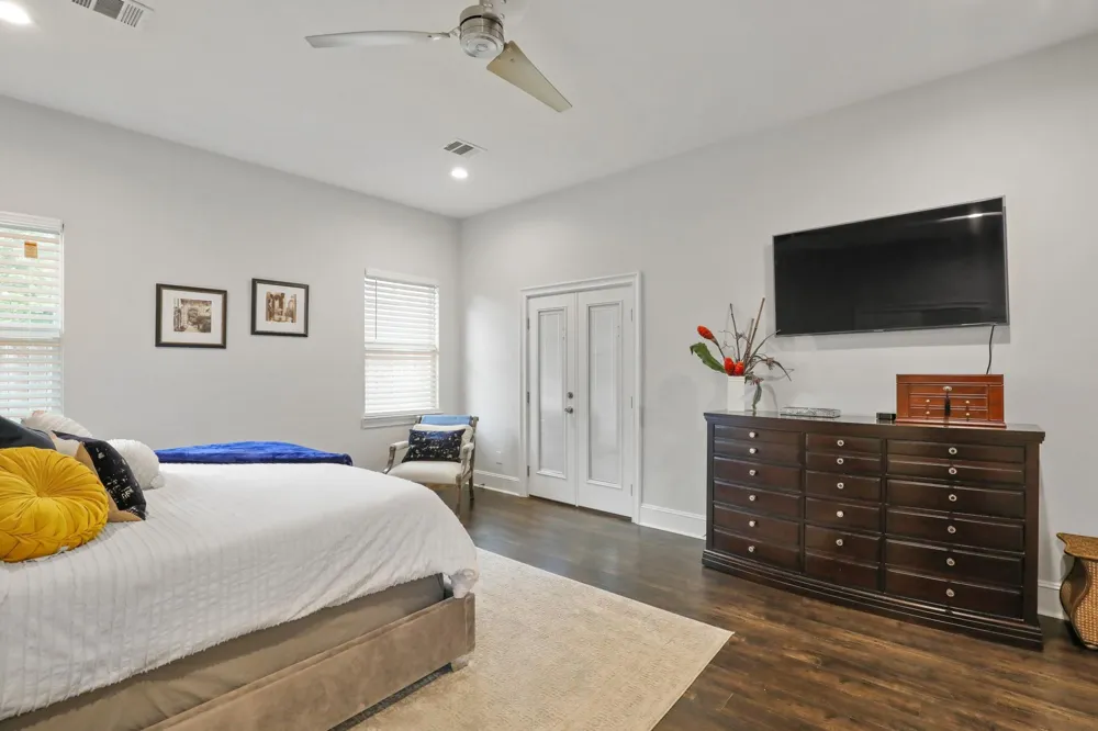 913 Eleanor Street Houston, TX 77009
