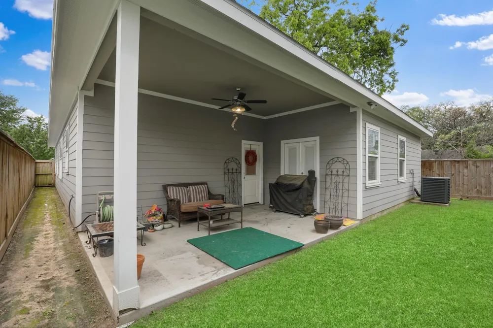 913 Eleanor Street Houston, TX 77009