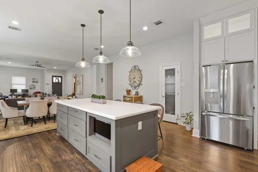 913 Eleanor Street Houston, TX 77009