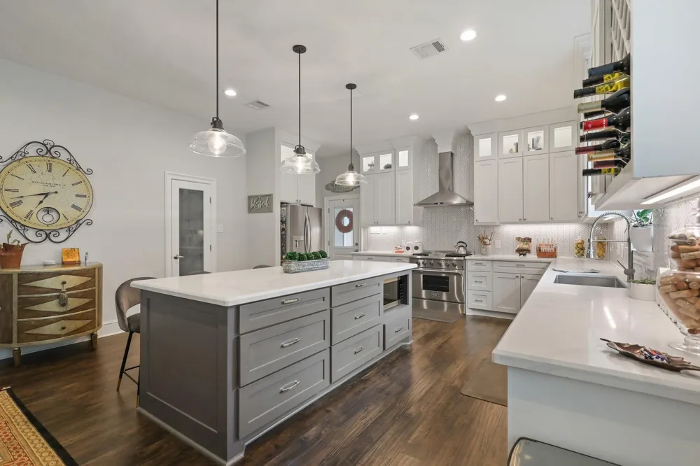 913 Eleanor Street Houston, TX 77009
