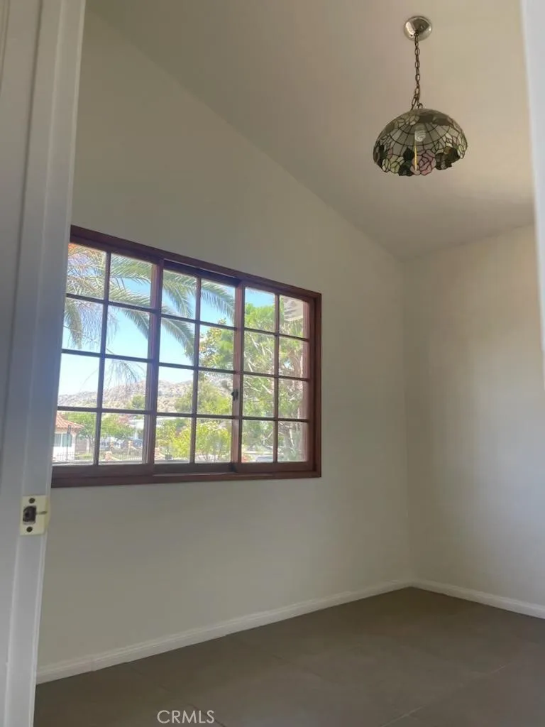 634 E Walnut Burbank, CA 91501