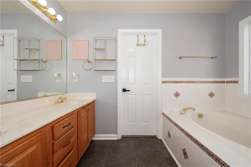 6648 Springfield Village Lane Clemmons, NC 27012