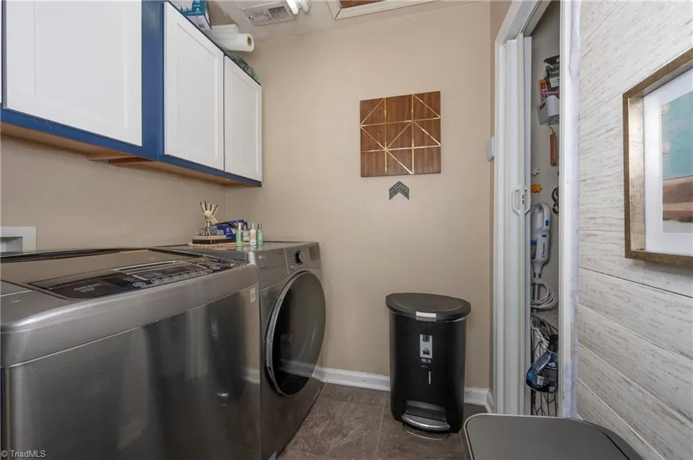6648 Springfield Village Lane Clemmons, NC 27012
