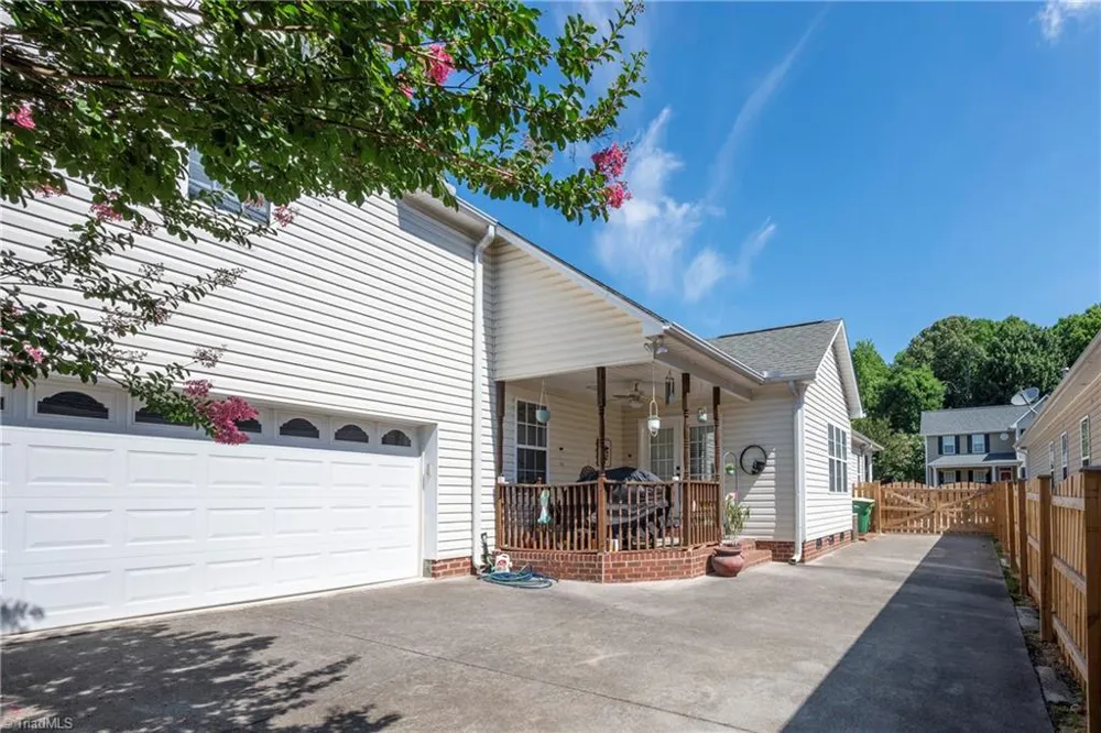 6648 Springfield Village Lane Clemmons, NC 27012
