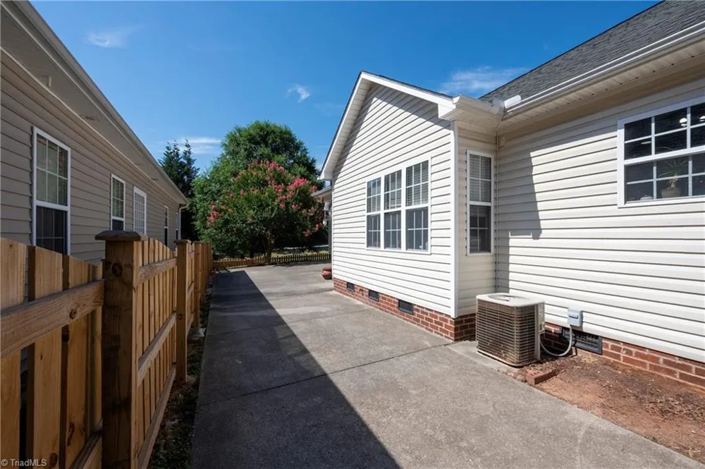 6648 Springfield Village Lane Clemmons, NC 27012