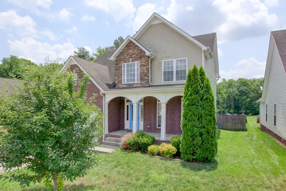 716 Cavalier Dr Clarksville, TN 37040