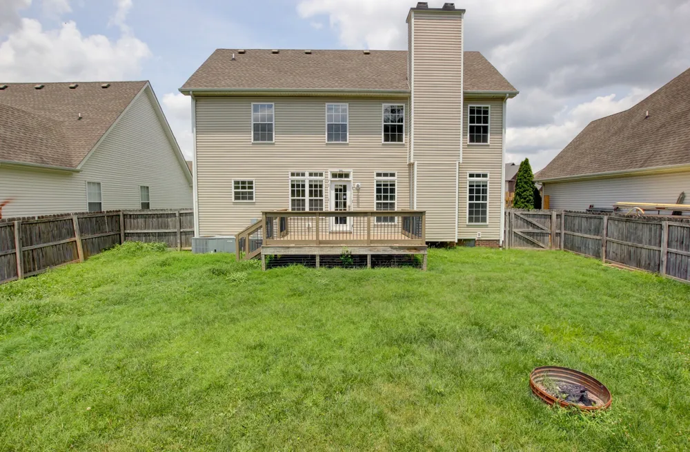 716 Cavalier Dr Clarksville, TN 37040