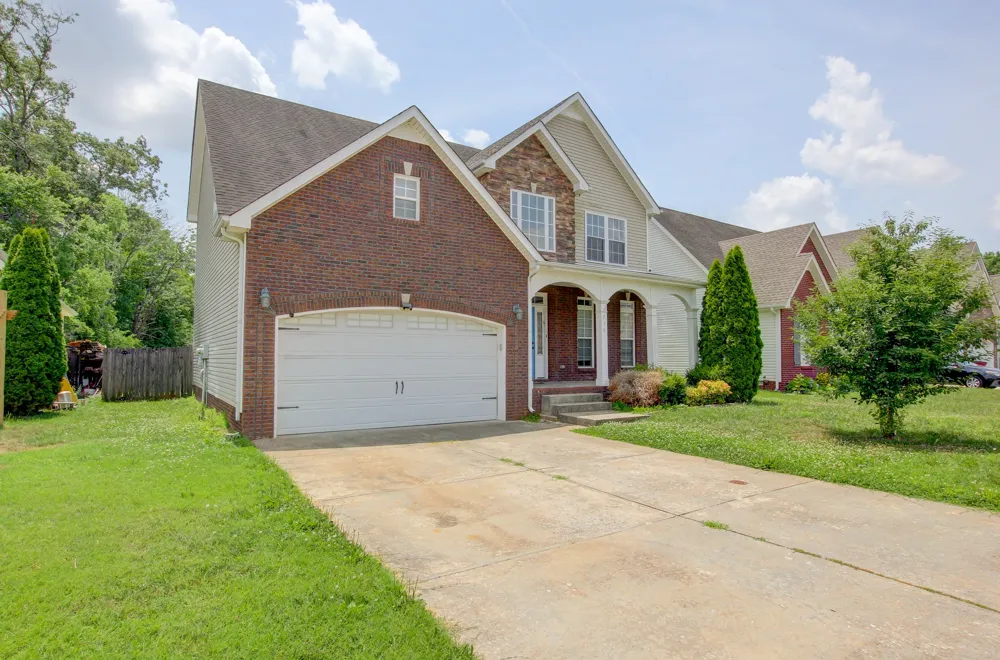 716 Cavalier Dr Clarksville, TN 37040