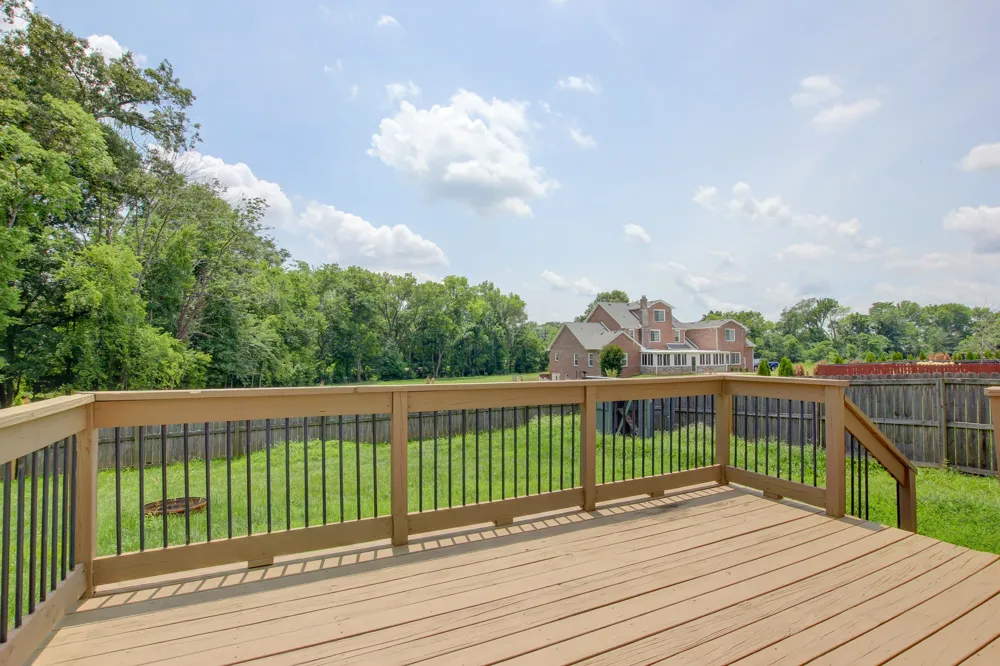 716 Cavalier Dr Clarksville, TN 37040
