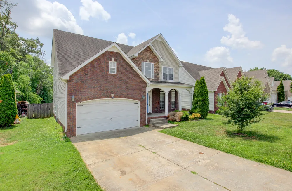 716 Cavalier Dr Clarksville, TN 37040