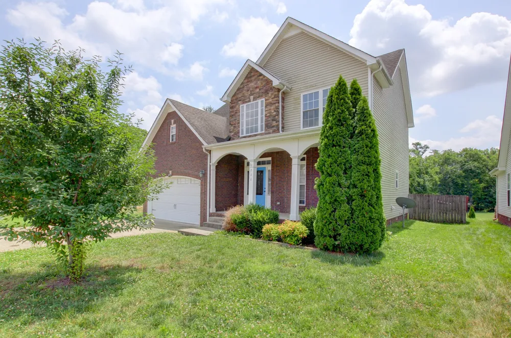 716 Cavalier Dr Clarksville, TN 37040
