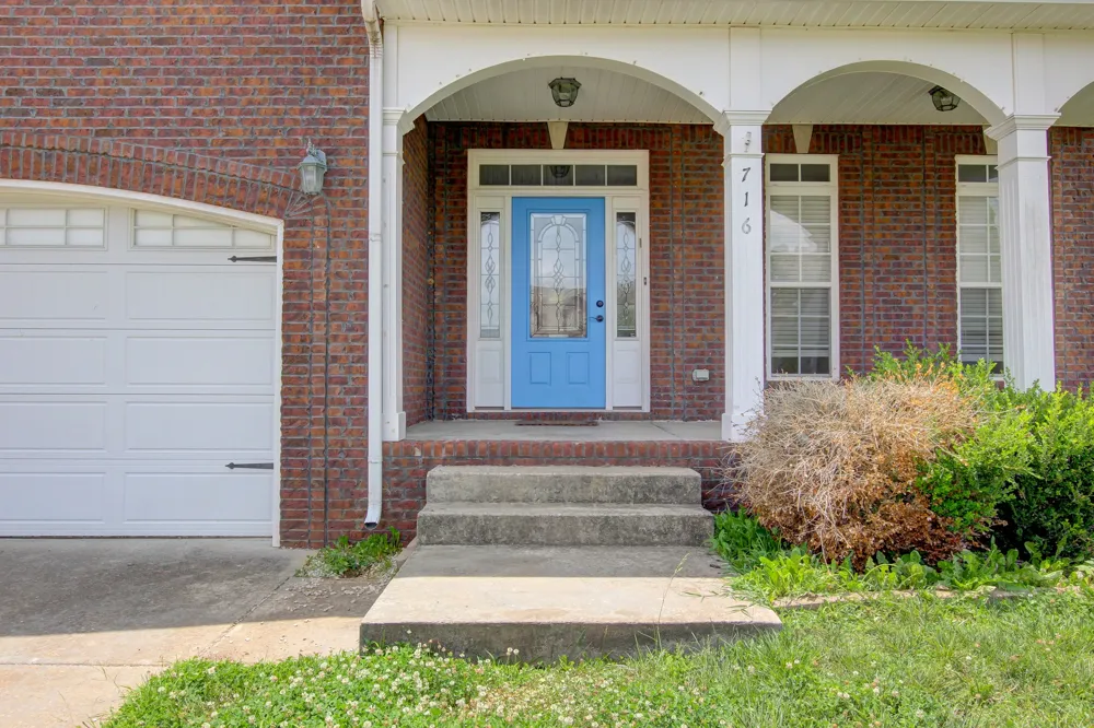716 Cavalier Dr Clarksville, TN 37040