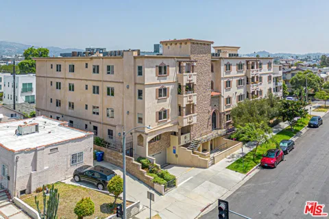 5057 Maplewood Avenue #PH4
