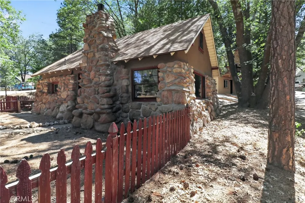2775 View Running Springs, CA 92382