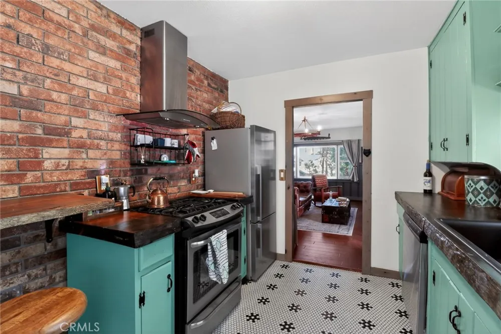 2775 View Running Springs, CA 92382