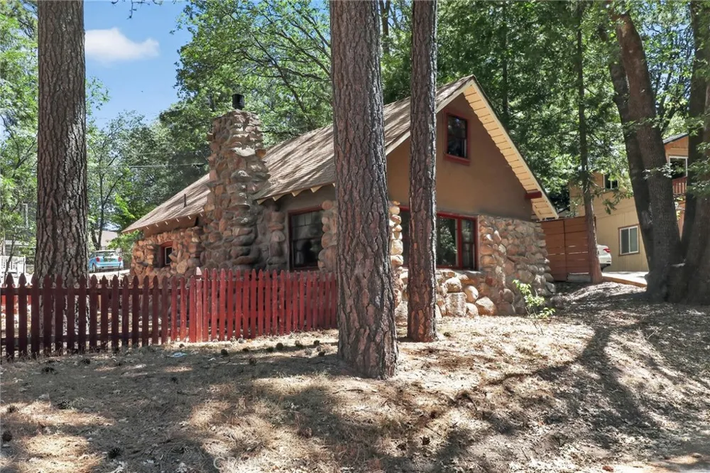2775 View Running Springs, CA 92382