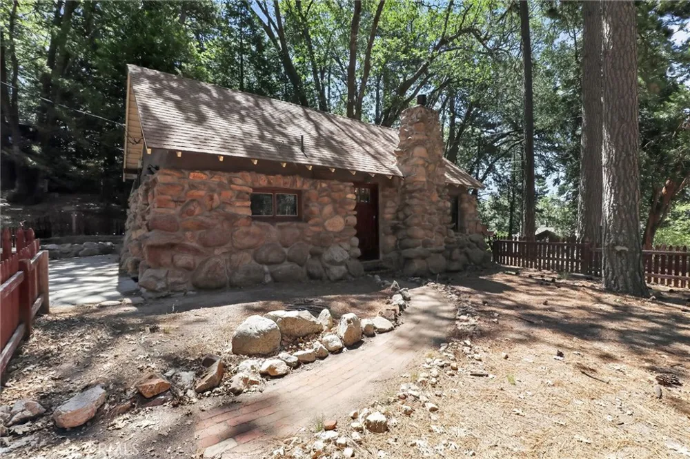 2775 View Running Springs, CA 92382