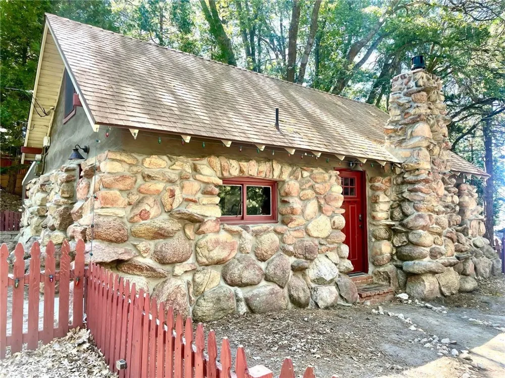2775 View Running Springs, CA 92382