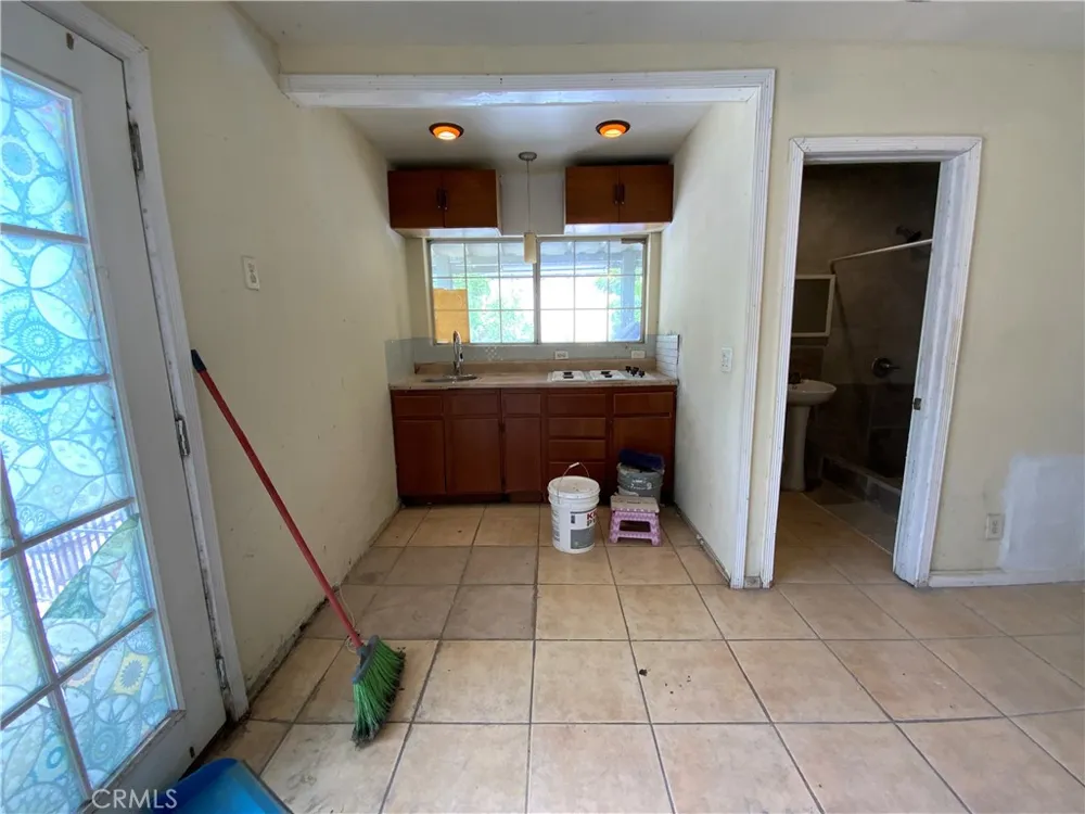 6350 Myrtle Avenue Long Beach, CA 90805