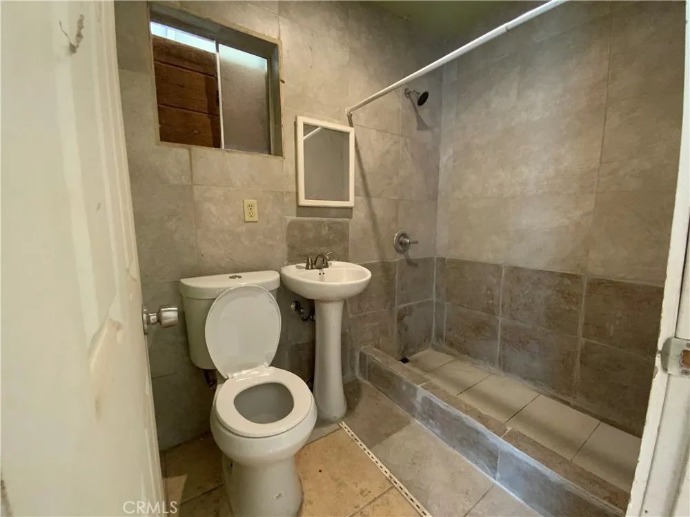 6350 Myrtle Avenue Long Beach, CA 90805