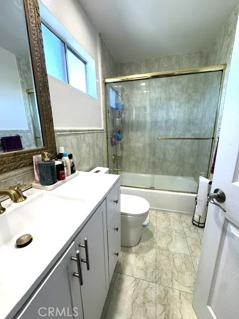 6828 Laurel Canyon Boulevard #211 North Hollywood, CA 91605