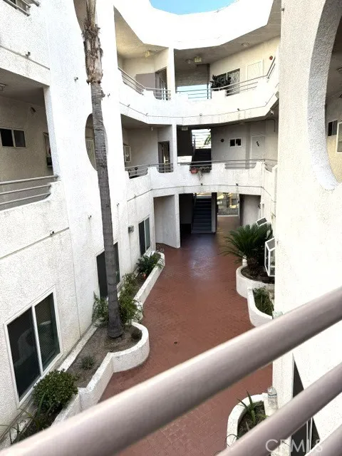 6828 Laurel Canyon Boulevard #211 North Hollywood, CA 91605