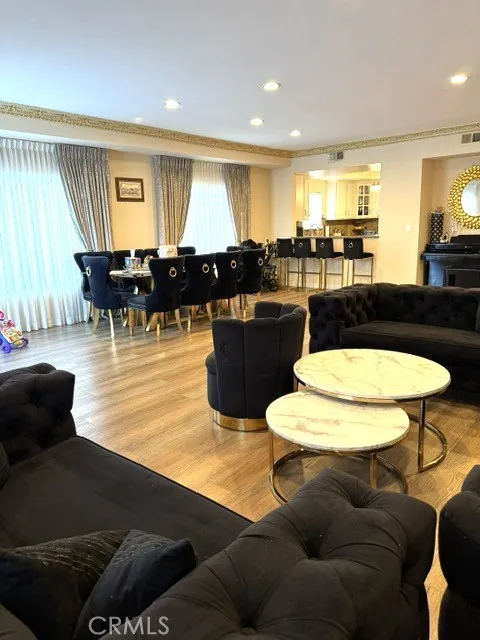 6828 Laurel Canyon Boulevard #211 North Hollywood, CA 91605