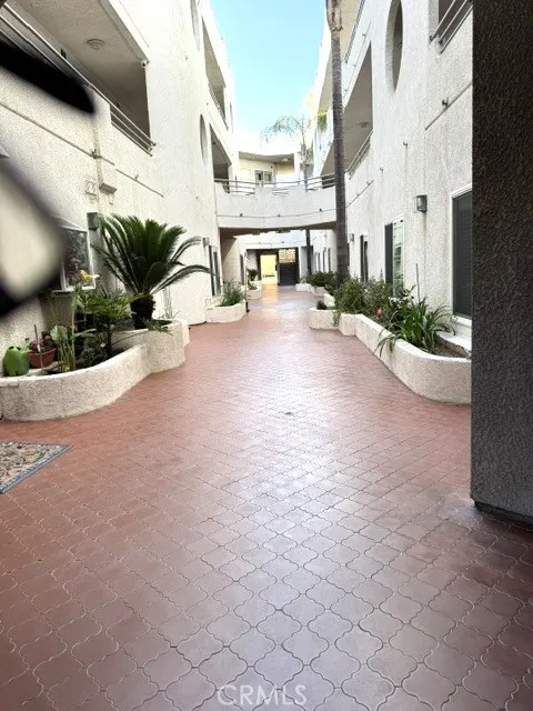 6828 Laurel Canyon Boulevard #211 North Hollywood, CA 91605