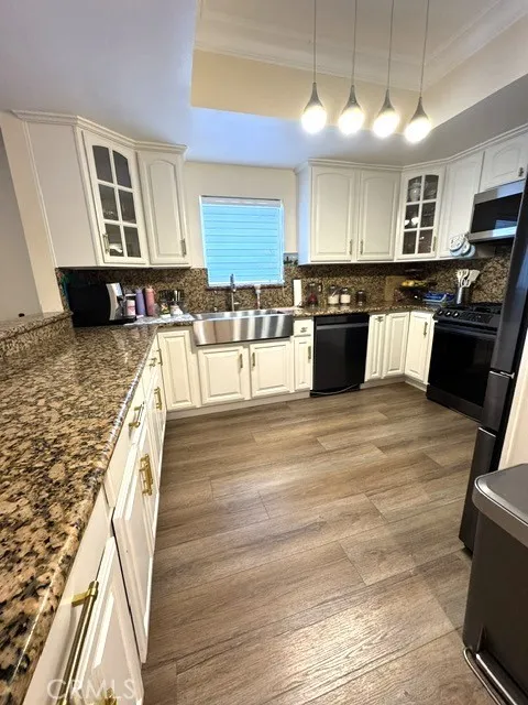 6828 Laurel Canyon Boulevard #211 North Hollywood, CA 91605