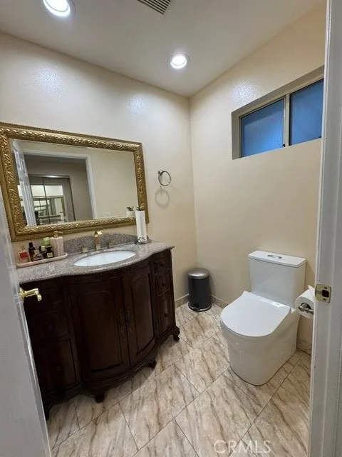 6828 Laurel Canyon Boulevard #211 North Hollywood, CA 91605