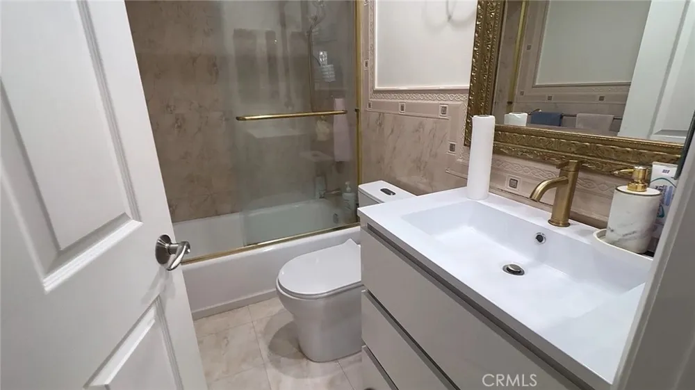 6828 Laurel Canyon Boulevard #211 North Hollywood, CA 91605