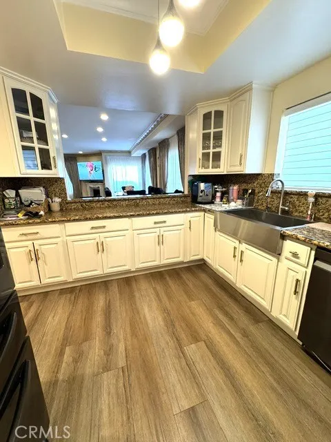 6828 Laurel Canyon Boulevard #211 North Hollywood, CA 91605