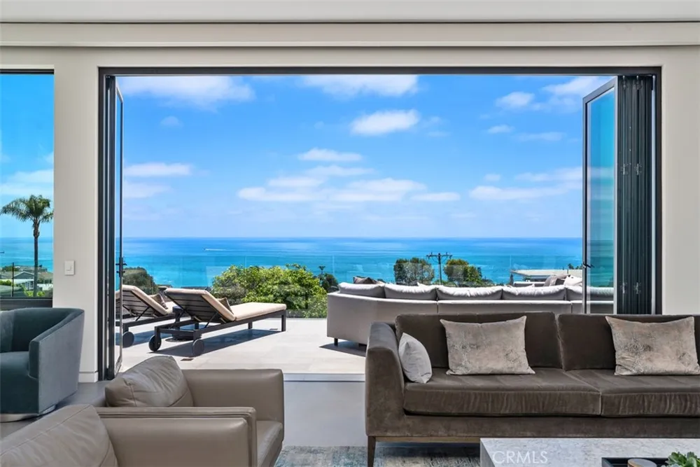 848 Hillcrest Drive Laguna Beach, CA 92651