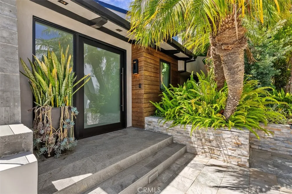 848 Hillcrest Drive Laguna Beach, CA 92651