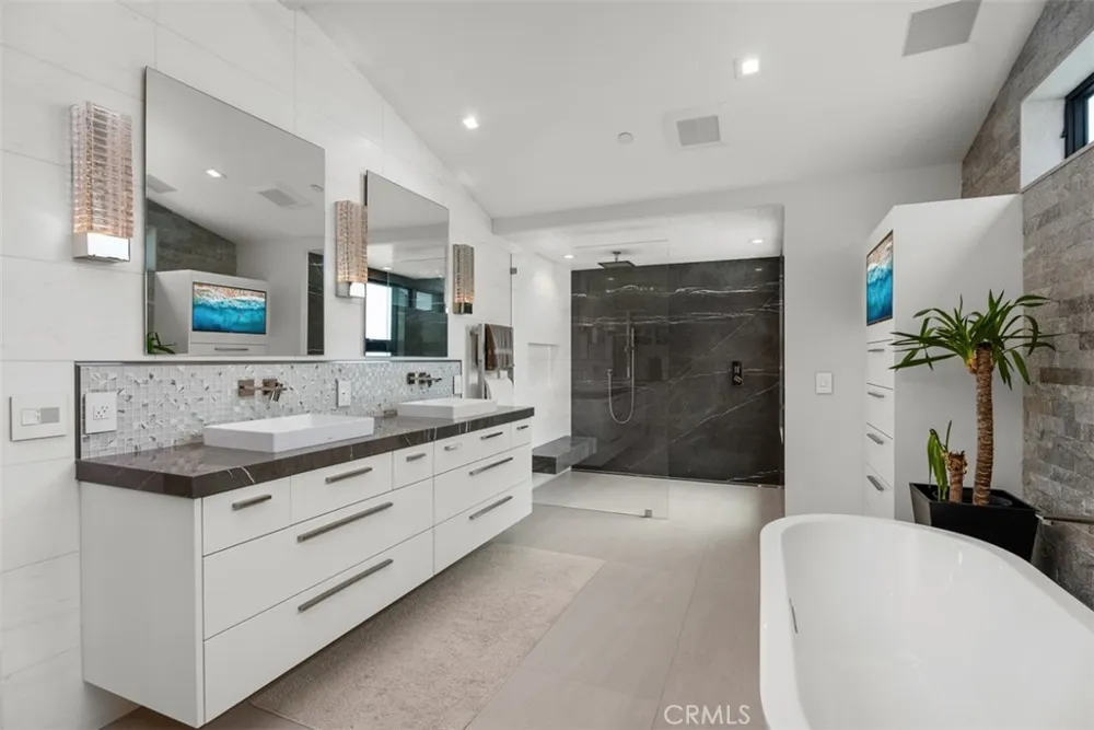 848 Hillcrest Drive Laguna Beach, CA 92651