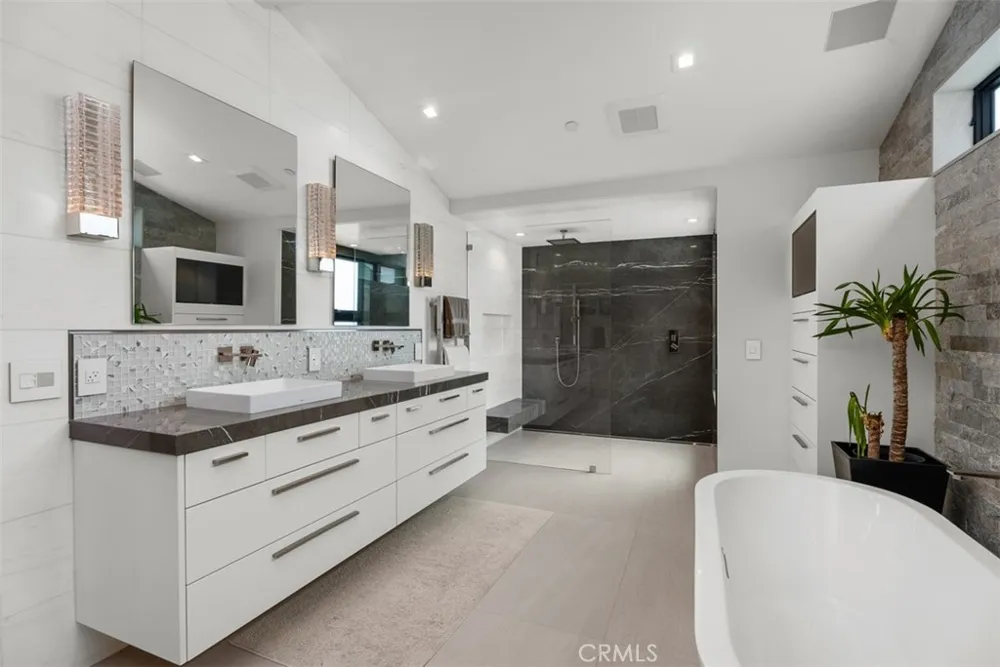 848 Hillcrest Drive Laguna Beach, CA 92651