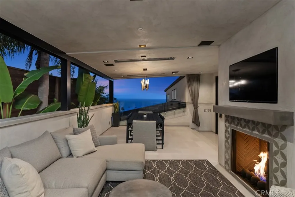 848 Hillcrest Drive Laguna Beach, CA 92651