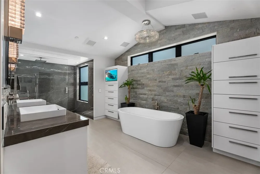848 Hillcrest Drive Laguna Beach, CA 92651