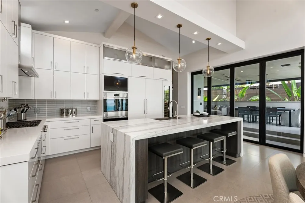 848 Hillcrest Drive Laguna Beach, CA 92651
