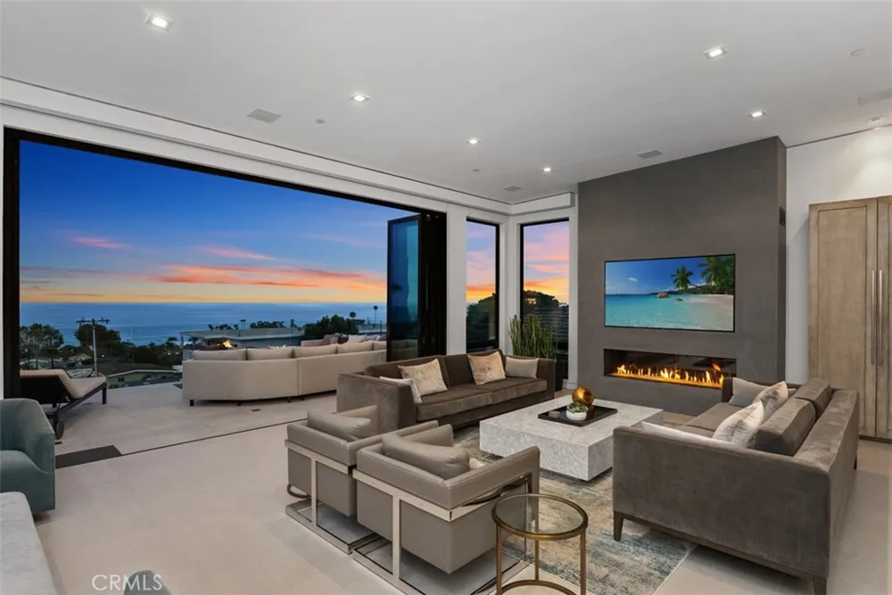 848 Hillcrest Drive Laguna Beach, CA 92651