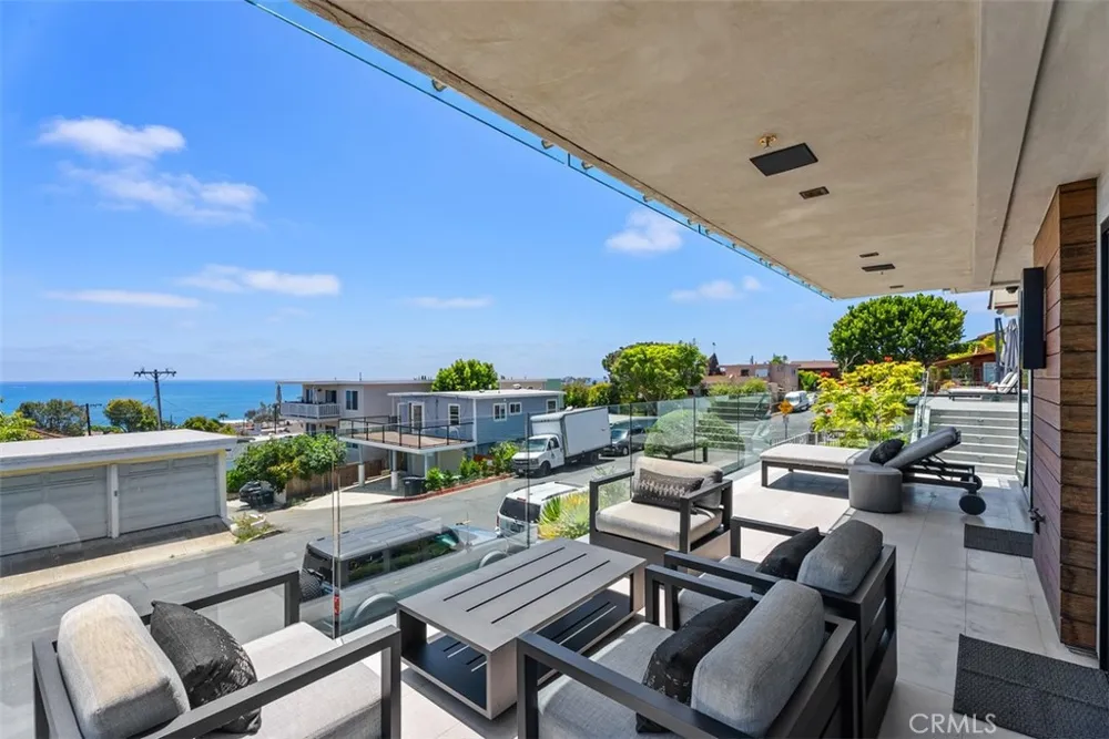 848 Hillcrest Drive Laguna Beach, CA 92651