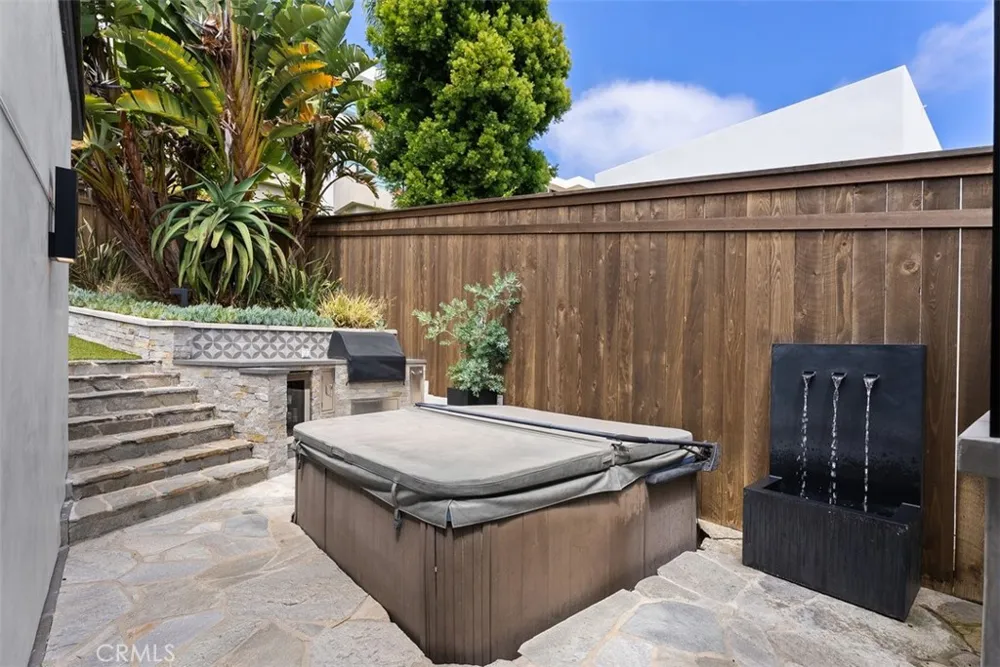 848 Hillcrest Drive Laguna Beach, CA 92651