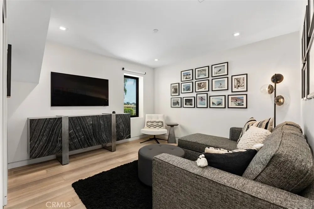 848 Hillcrest Drive Laguna Beach, CA 92651