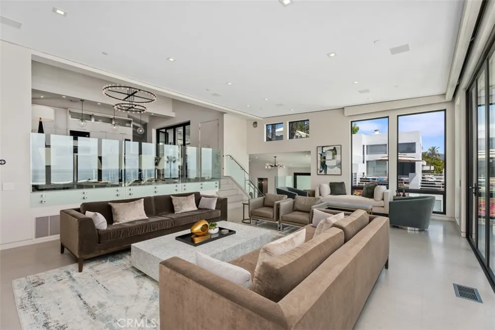 848 Hillcrest Drive Laguna Beach, CA 92651