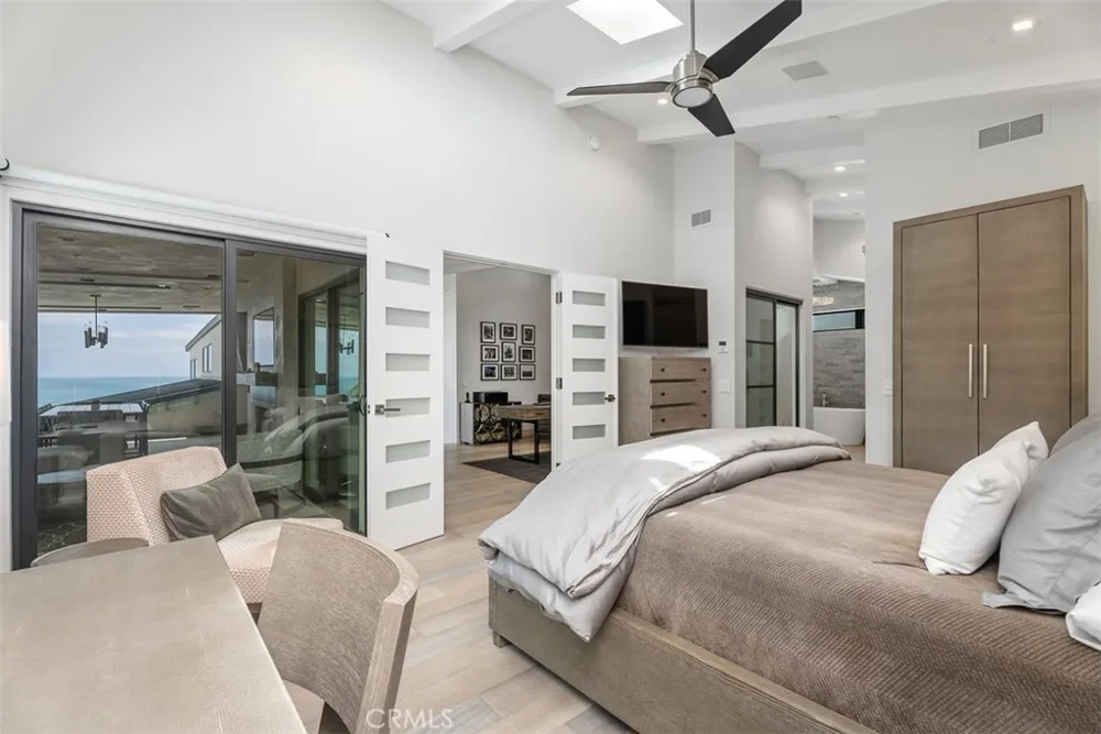 848 Hillcrest Drive Laguna Beach, CA 92651
