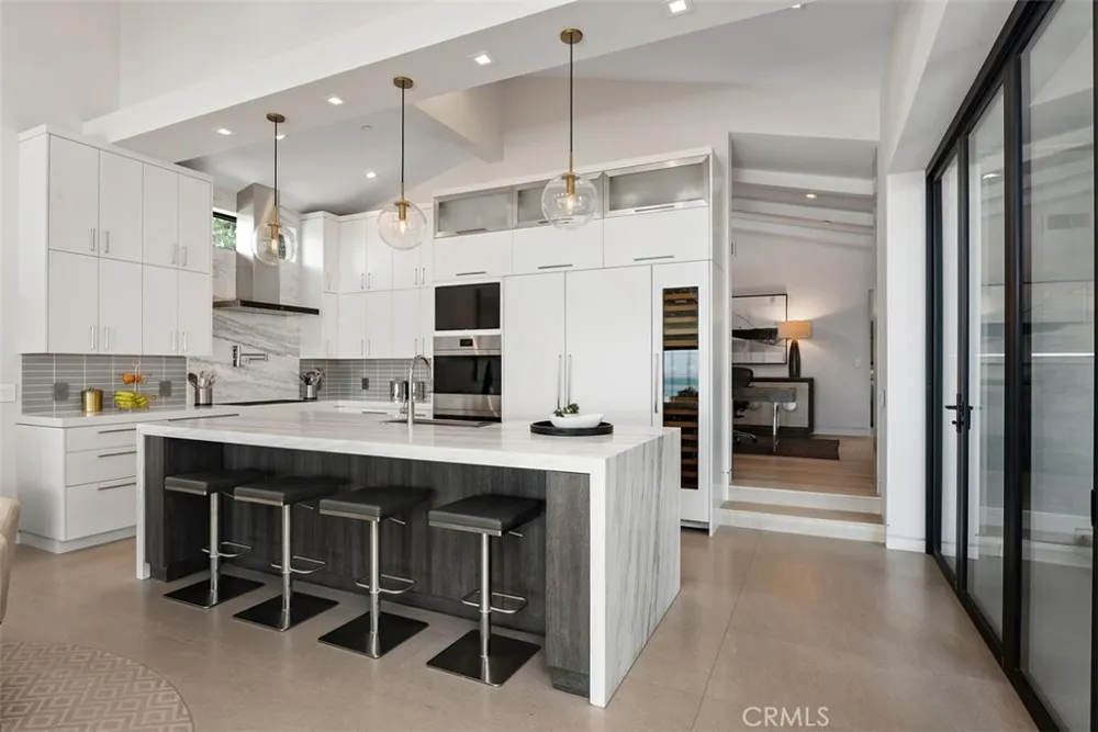 848 Hillcrest Drive Laguna Beach, CA 92651