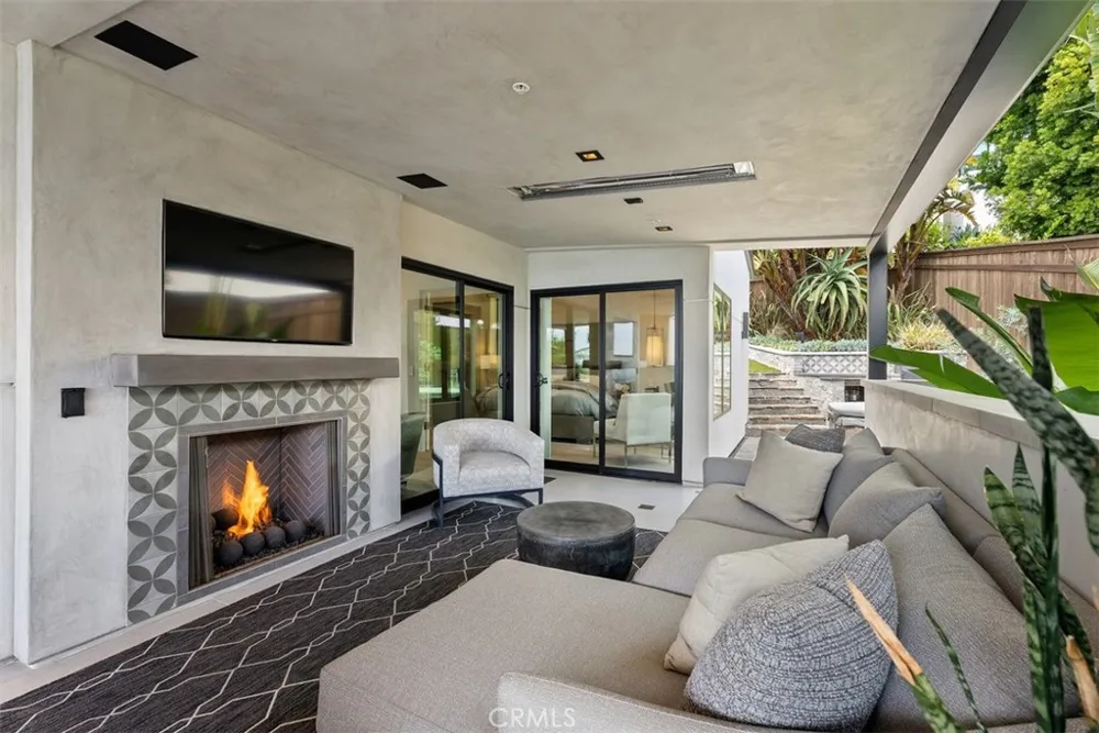 848 Hillcrest Drive Laguna Beach, CA 92651